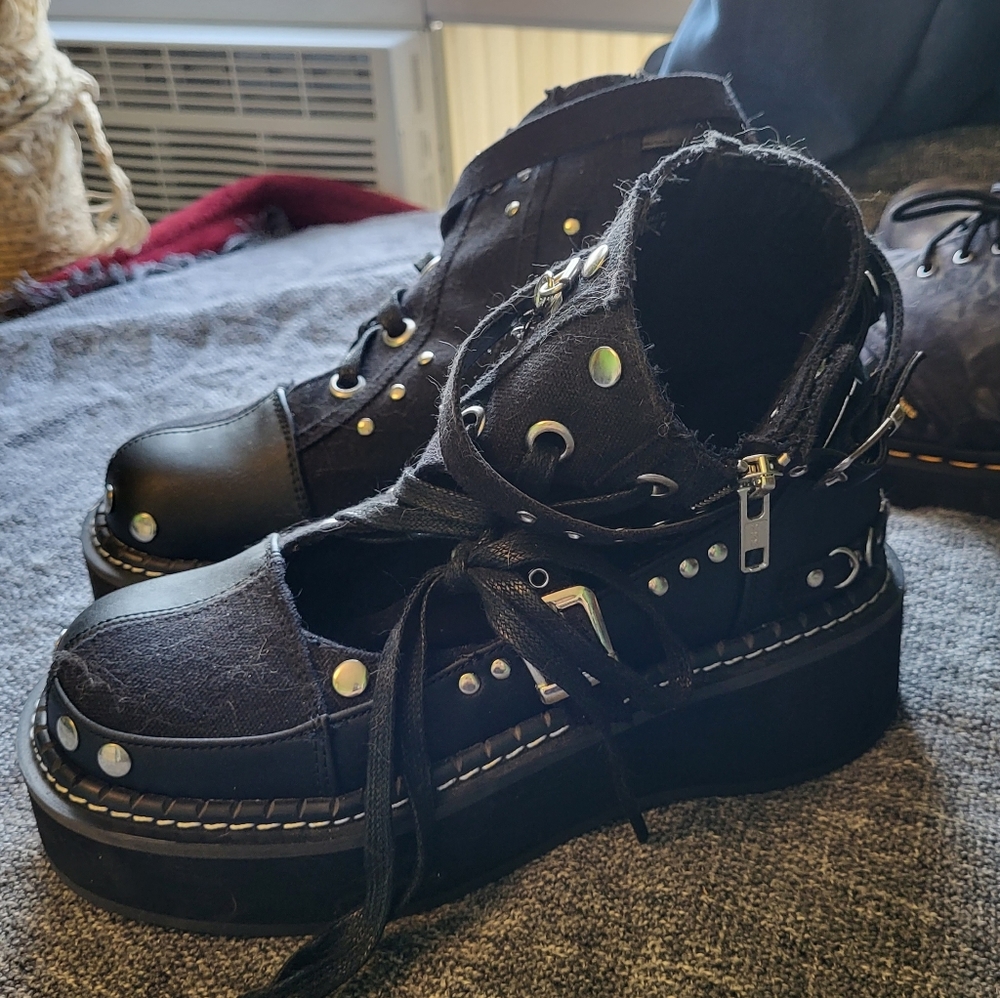 Demonia Size 8 Emily 317